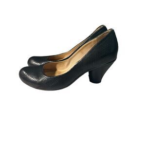 Lirio Portugal Leather Round Toe Heels in Black